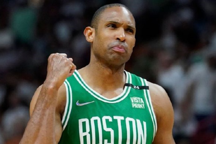 湖人 500 万双年特例报价霍福德,内线拼图再寻升级 湖人 500 万双年特例报价霍福德,内线拼图再寻升级