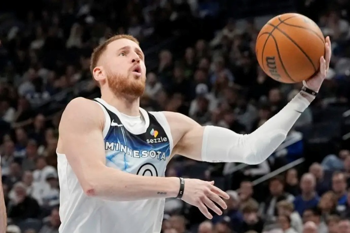 迪文琴佐获得意大利国籍,将有资格代表国家队出战 迪文琴佐获得意大利国籍,将有资格代表国家队出战