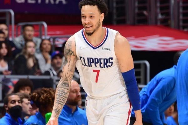 科菲一年合同加盟雄鹿:40.9%神射手辅佐字母哥训练营合同暗藏玄机 科菲一年合同加盟雄鹿:40.9%神射手辅佐字母哥训练营合同暗藏玄机